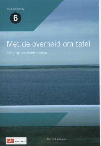 9789012389976 - Met de overheid om tafel